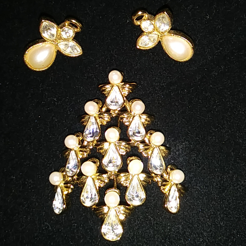 Avon Set of Earrings and Brooch with Rhinestones & Faux Pearls